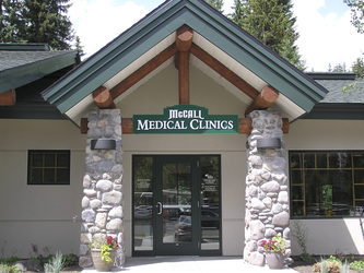 Entrance to medical office building where St. Luke’s Clinic – Wound Healing Center is located.