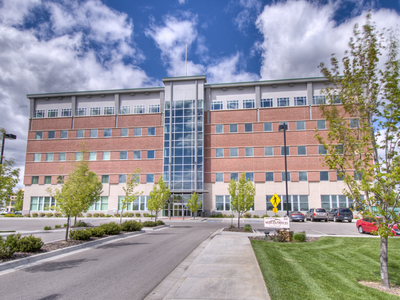 Street view of Meadowlake Medical Plaza where St. Luke's Clinic - Lifestyle Medicine: Meridian, E Louise Dr. is located