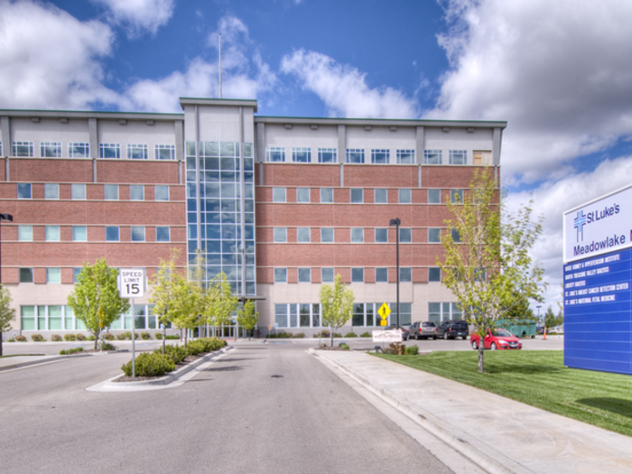 Exterior view of Meadowlake Medical Plaza where St. Luke's Children's Developmental and Behavioral Pediatrics: Meridian is loacted.