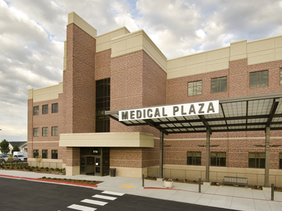 Entrance to Medical Plaza 1 at St. Luke's Magic Valley where this clinic is located.