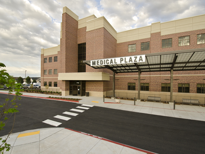 Entrance to Medical Plaza 1 at St. Luke’s Magic Valley where this clinic is located.
