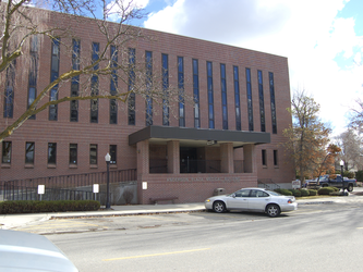 Entrance to Anderson Plaza Medical Building where St. Luke’s Clinic - Northwest Neurosurgery Associates: Boise, 2nd St. is located.