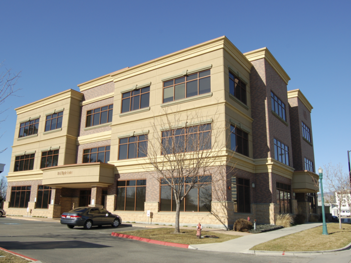 Entrance to the building where St. Luke's Clinic - Behavioral Health: Boise is located.