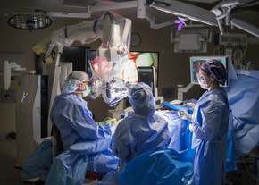 Image of St. Luke's cranial surgeons in the operating room