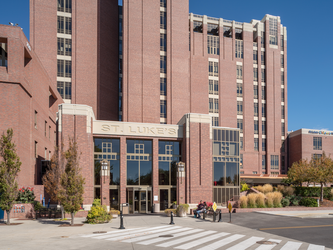 Entrance to St. Luke’s Boise Medical Center where St. Luke’s Clinic – Northwest Neurosurgery Associates: Boise, Bannock St. is located.