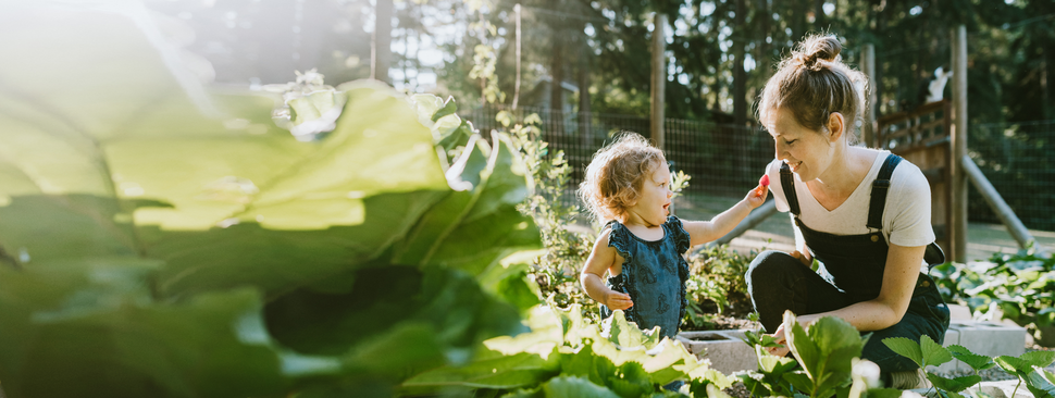Mom having a picnic with her child