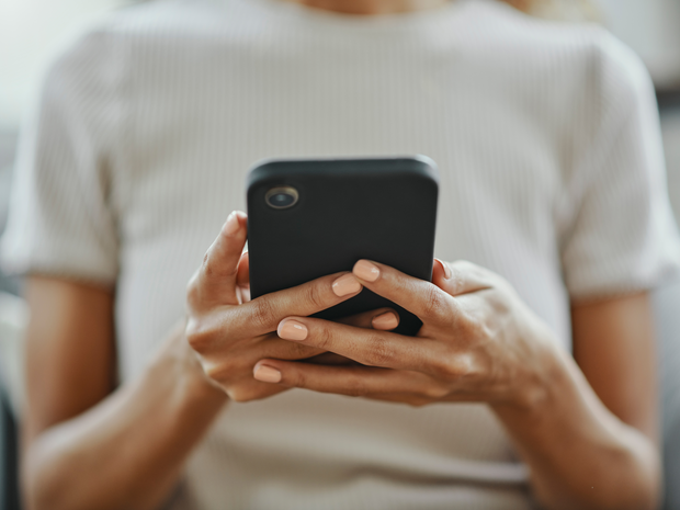 Hand holding a cellphone.