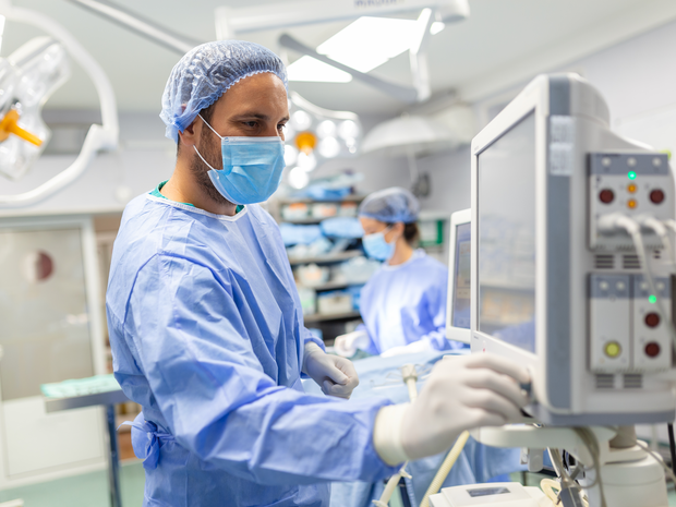 Surgeon using monitor in operating room