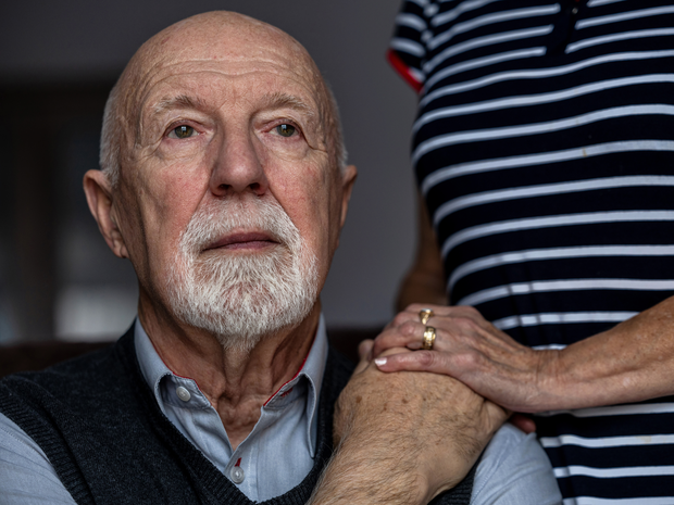Older gentleman with a hand on his shoulder