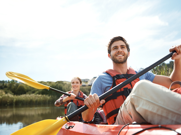 couple kayaking