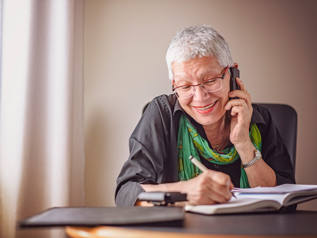 Woman speaking on the phone.