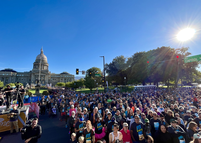 Hundreds of people gather for FitOne