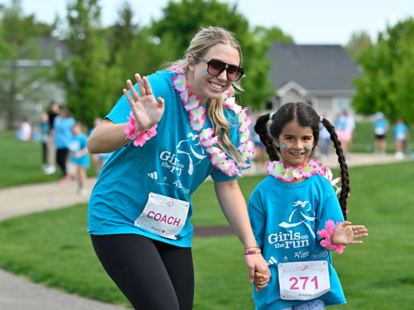 Volunteer helping a girl on the course