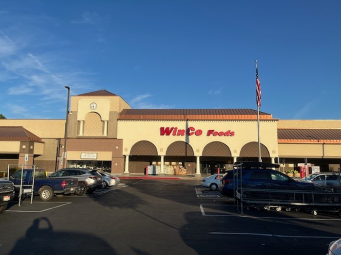 Entrance to WinCo Foods on Myrtle Street in Boise where the medication locker is located.