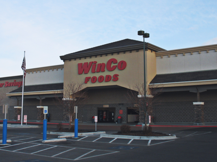 Entrance to WinCo Foods in Eagle where the medication locker is located.