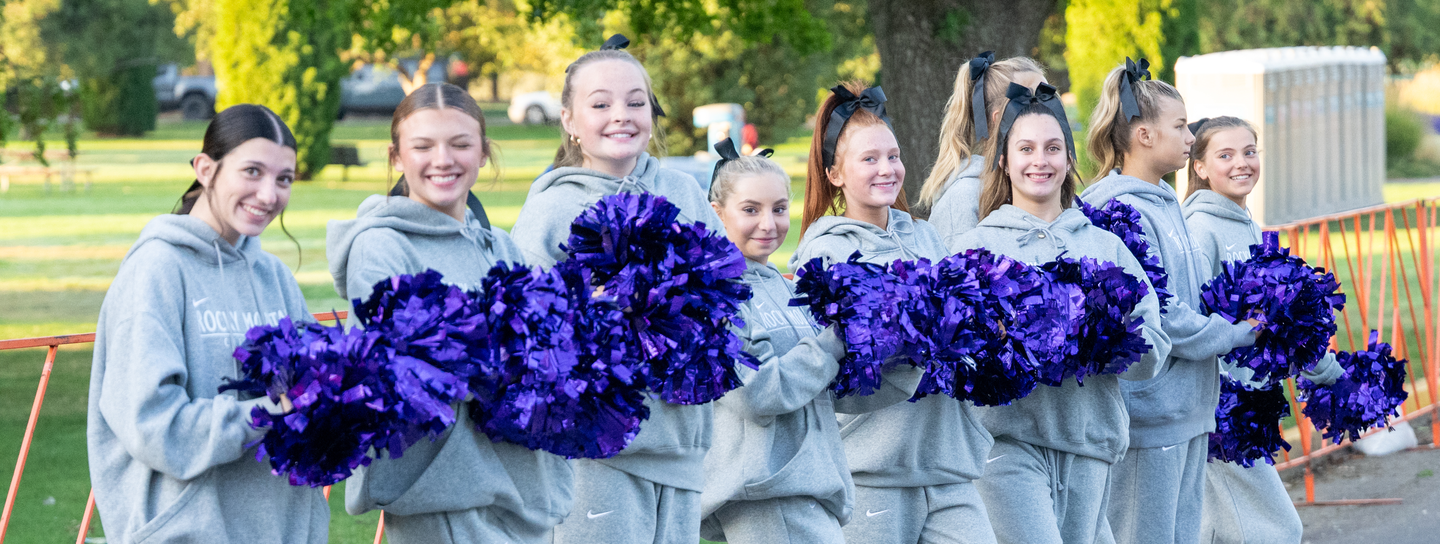 Group of cheerleaders watching at FitOne